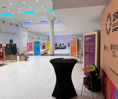 La exposición Zirkularrak-Circulares muestra en Vitoria-Gasteiz productos circulares fabricados en Euskadi